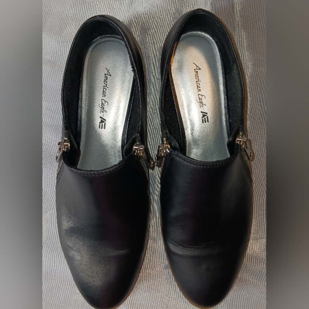 "American Eagle Outfitters" Black, Leather Ankle Boots w/ Zip Details Sz 7 1/2